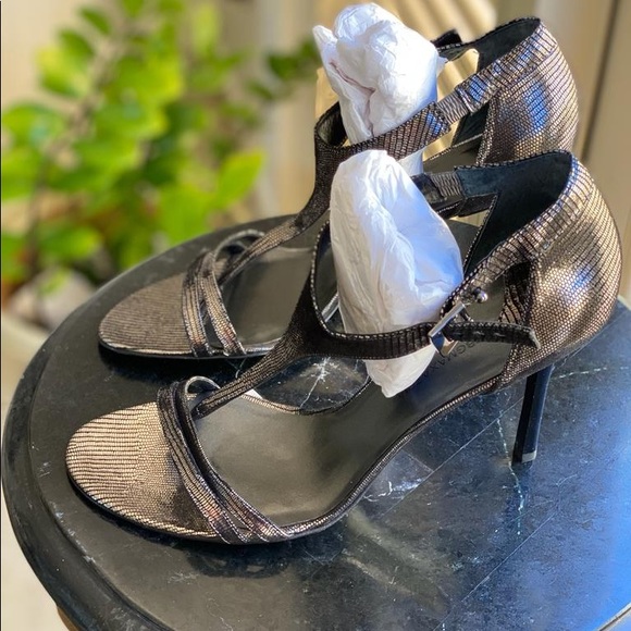 Authentic BCBG sandals - Picture 4 of 7